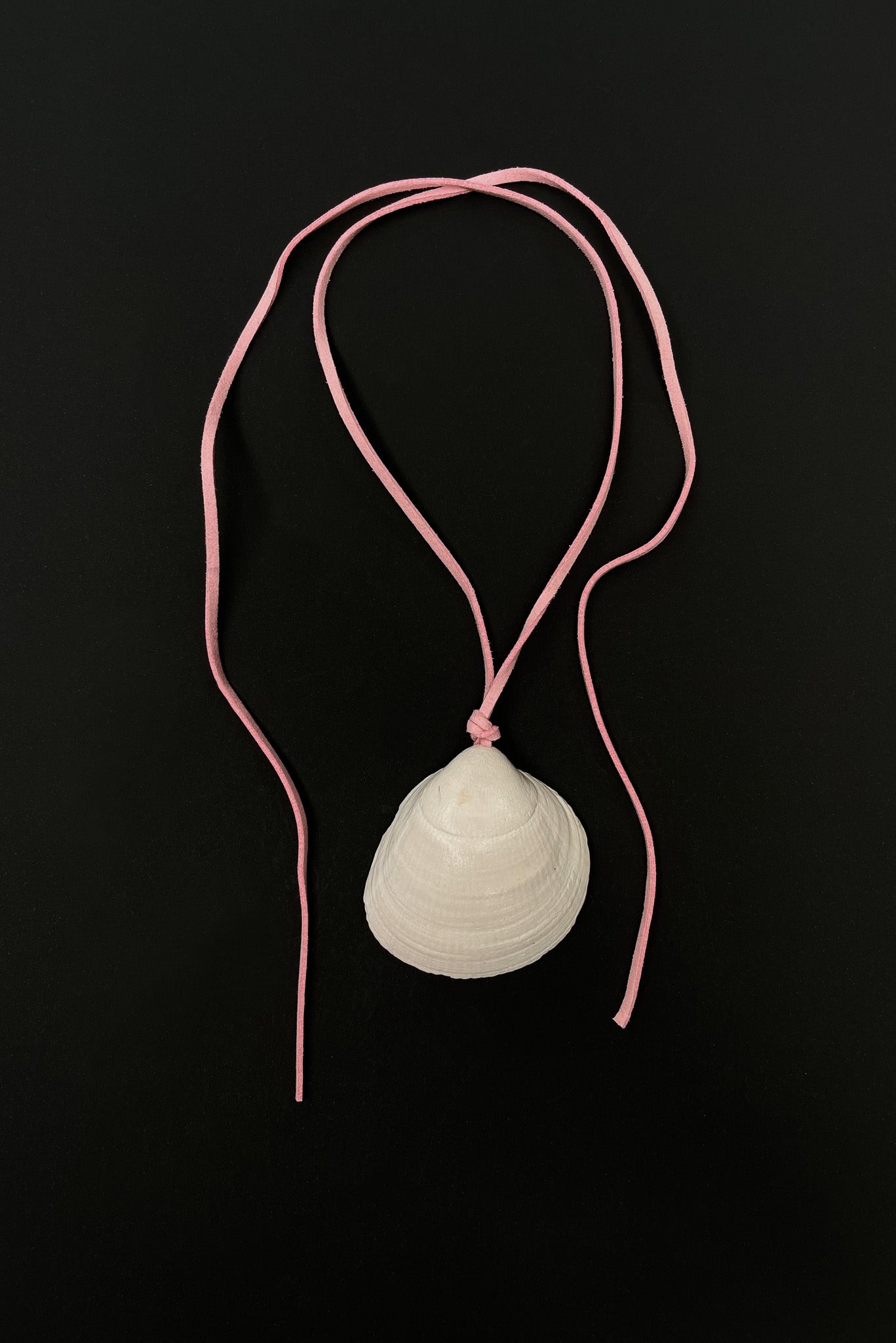 EQUATOR Big Shell Leather Necklace