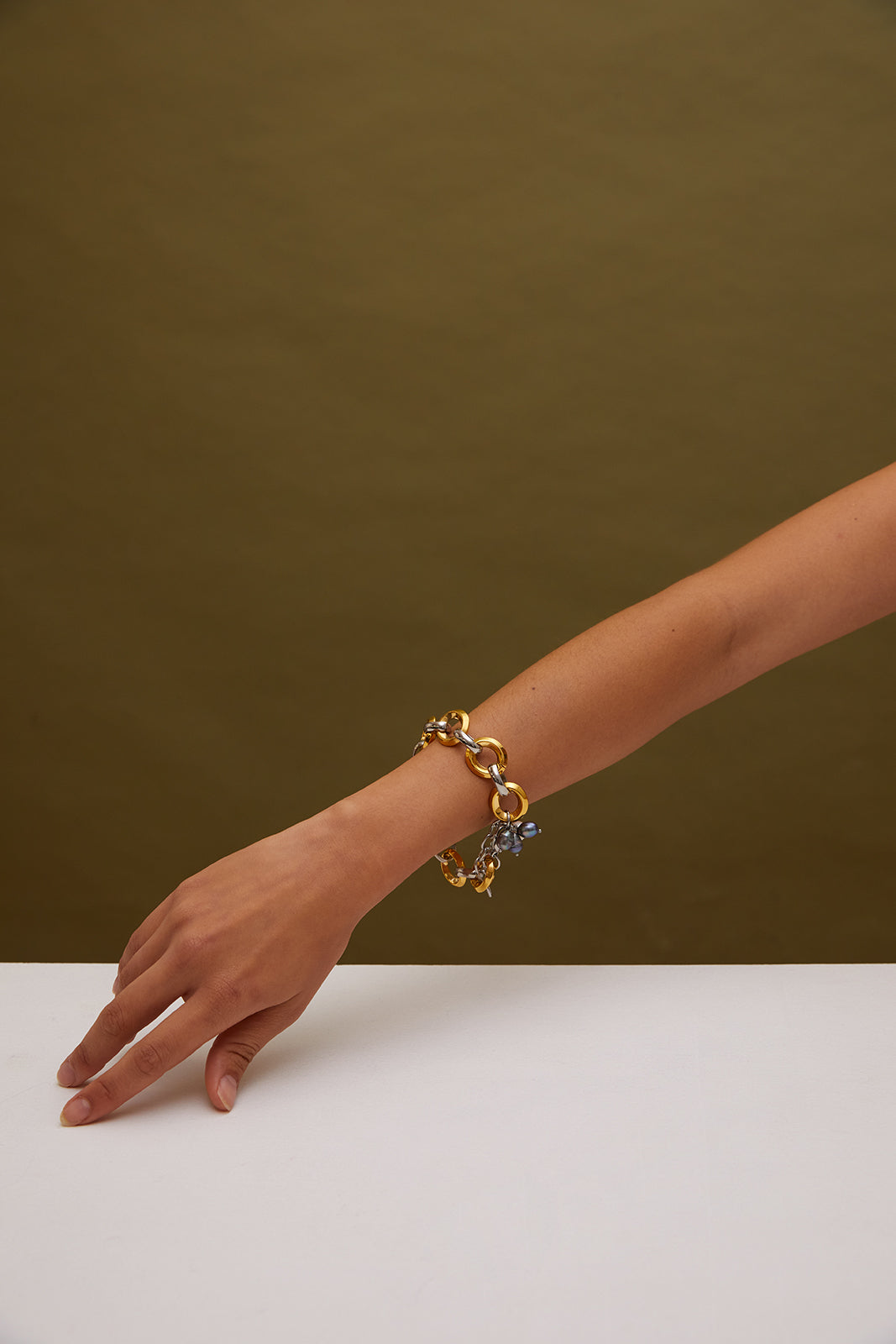 ACACIA Gold Chain Bracelet with Pearls