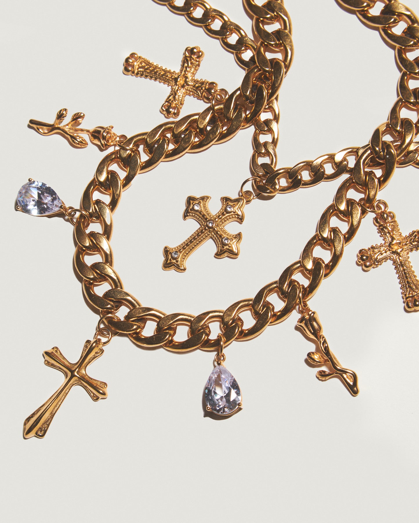 GOLDEN MIDNIGHT Chain Pendants Set