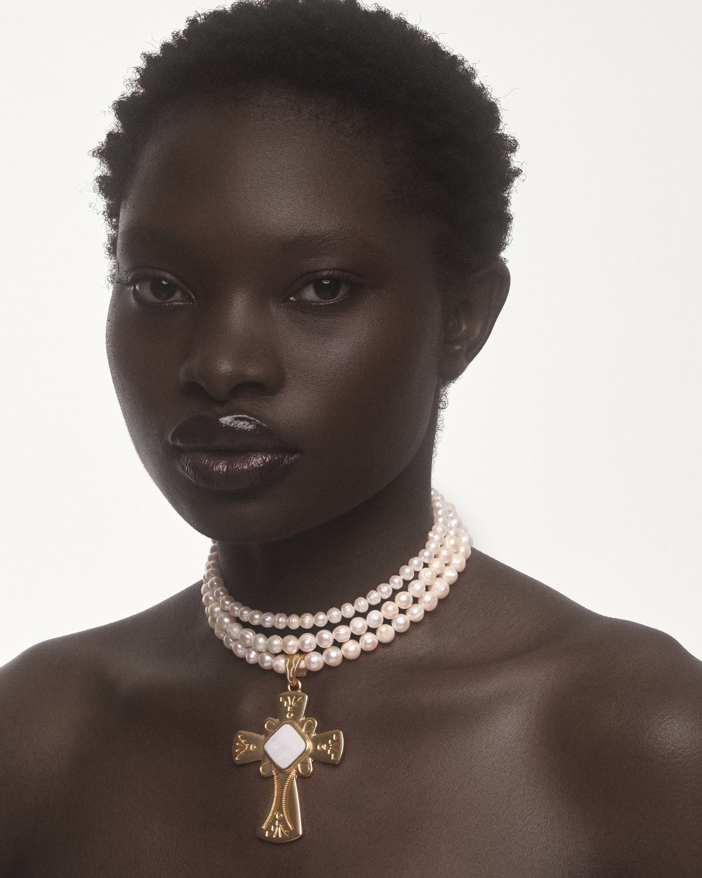 LA PREFERITA Gold Cross Pendant Choker