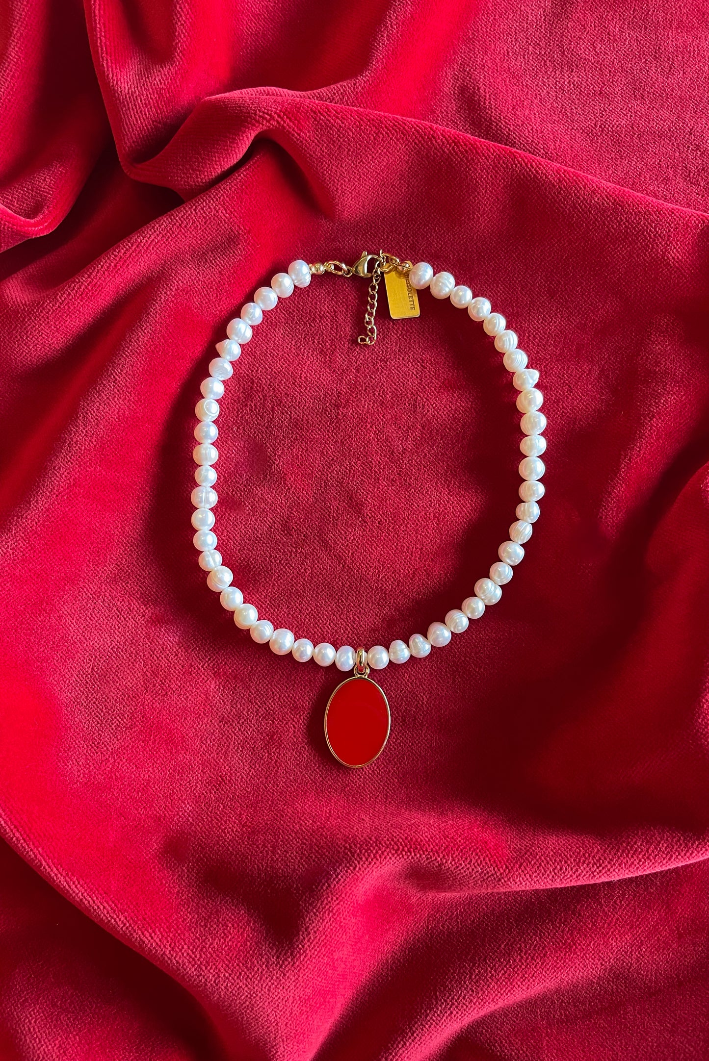 LUDOVIKA PEARLS WITH RED ENAMEL PENDANT CHOKER