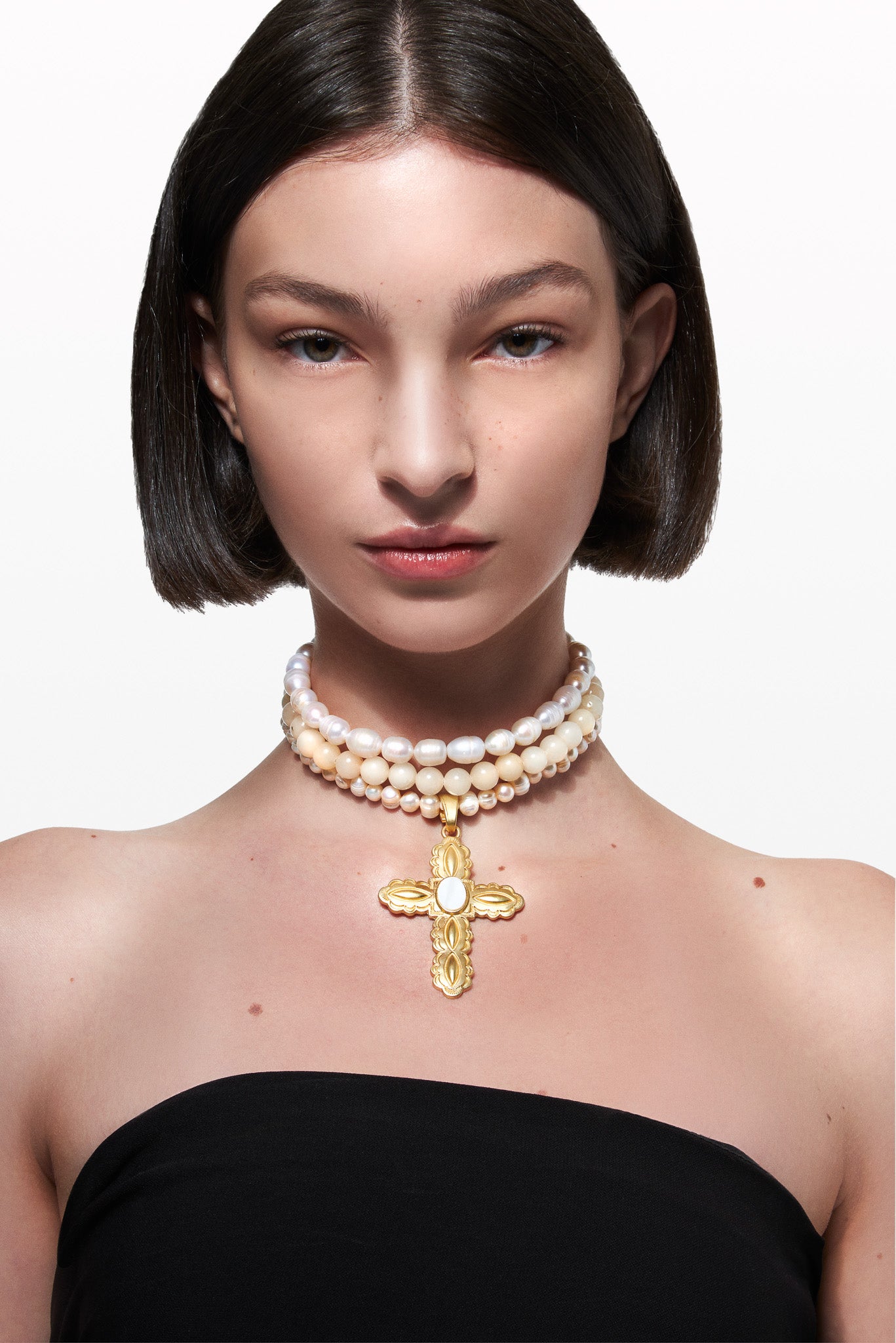 THE NEW ECRU TONES GOLD CROSS PENDANT CHOKER