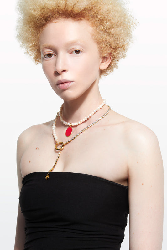 LUDOVIKA PEARLS WITH RED ENAMEL PENDANT CHOKER