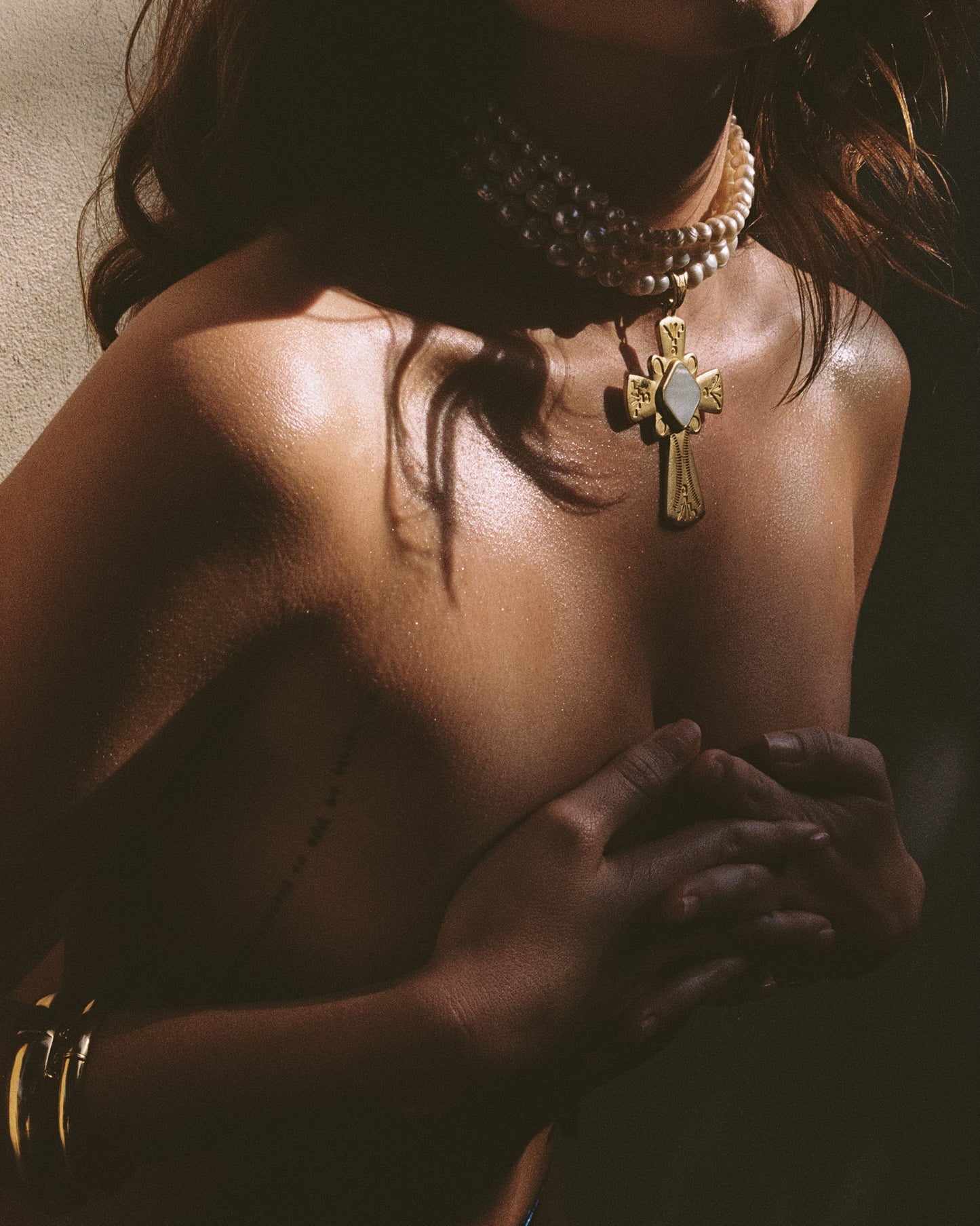 LA PREFERITA Gold Cross Pendant Choker