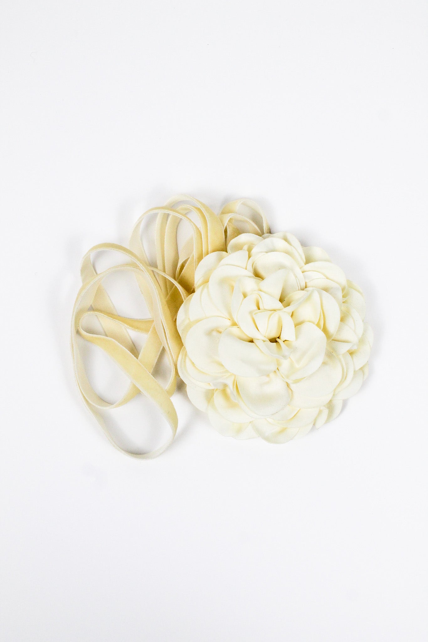 LORENE Velvet Thread with Big Flower Necklace